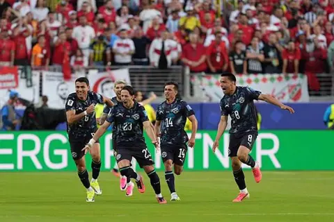 بارجواي تعبر تركيا في كأس العالم بـ "الهدف الأسرع"